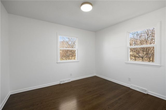 9211 W 76th Street, Overland Park, KS 66204