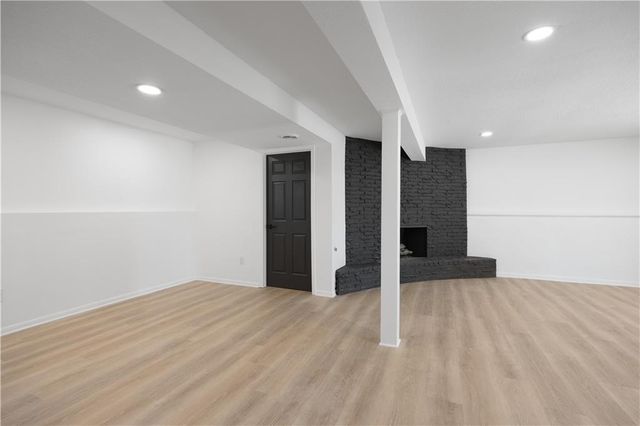 9211 W 76th Street, Overland Park, KS 66204