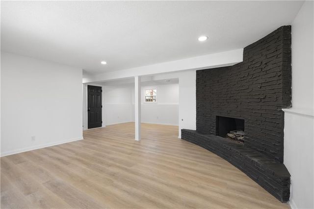 9211 W 76th Street, Overland Park, KS 66204