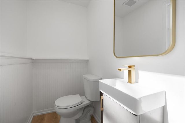 9211 W 76th Street, Overland Park, KS 66204