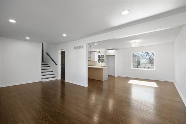 9211 W 76th Street, Overland Park, KS 66204