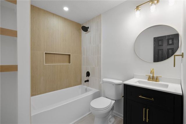 9211 W 76th Street, Overland Park, KS 66204