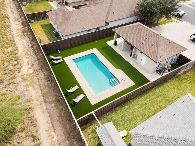 5816 Pelican Avenue, Palmhurst, TX 78573