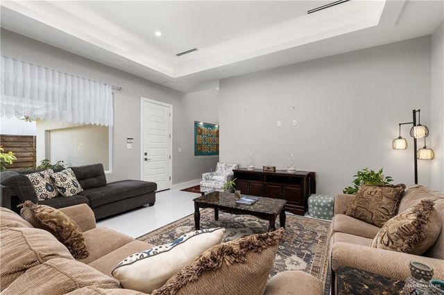 5816 Pelican Avenue, Palmhurst, TX 78573