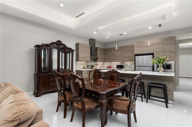 5816 Pelican Avenue, Palmhurst, TX 78573