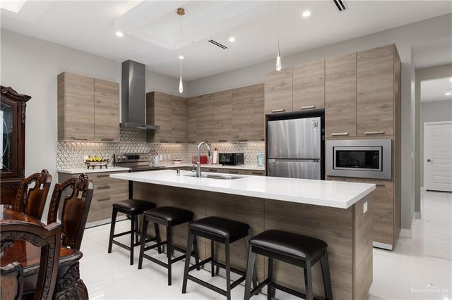 5816 Pelican Avenue, Palmhurst, TX 78573