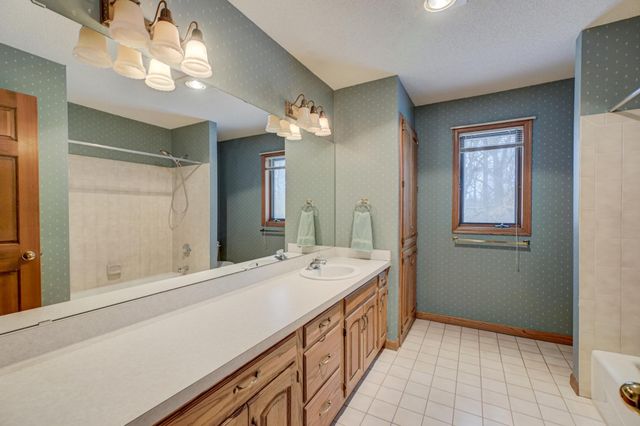 6155 Woodchuck Circle, Lino Lakes, MN 55110