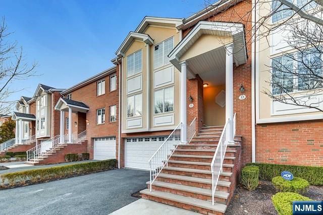 31 Skymark Court 31, Upper Saddle River, NJ 07458
