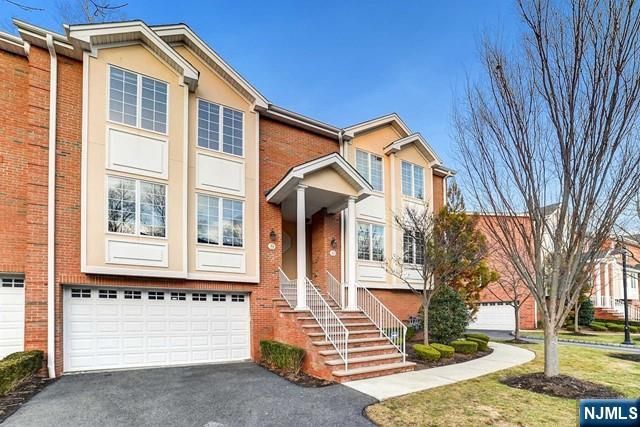 31 Skymark Court 31, Upper Saddle River, NJ 07458
