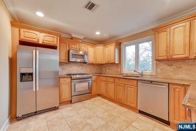 31 Skymark Court 31, Upper Saddle River, NJ 07458