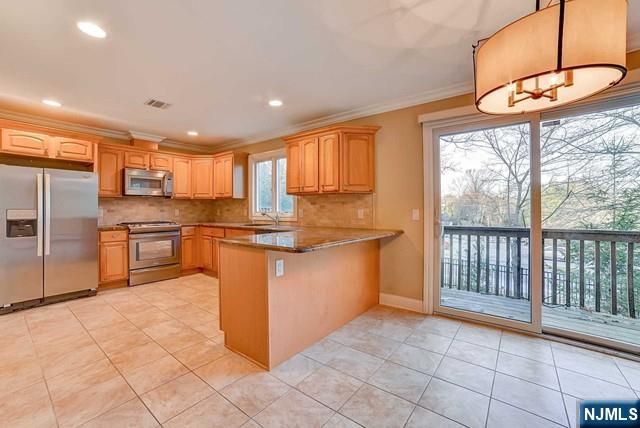 31 Skymark Court 31, Upper Saddle River, NJ 07458