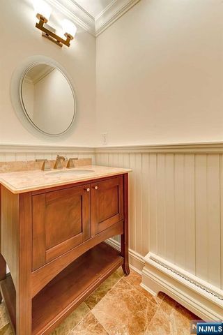 31 Skymark Court 31, Upper Saddle River, NJ 07458