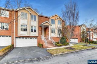 31 Skymark Court 31, Upper Saddle River, NJ 07458