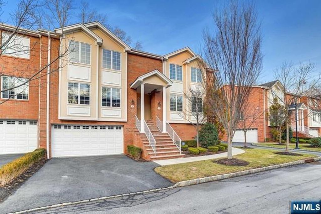 31 Skymark Court 31, Upper Saddle River, NJ 07458