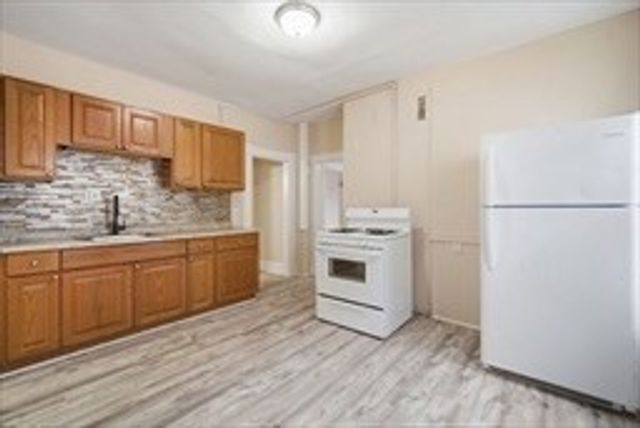 201 Main St, Springfield, MA 01151