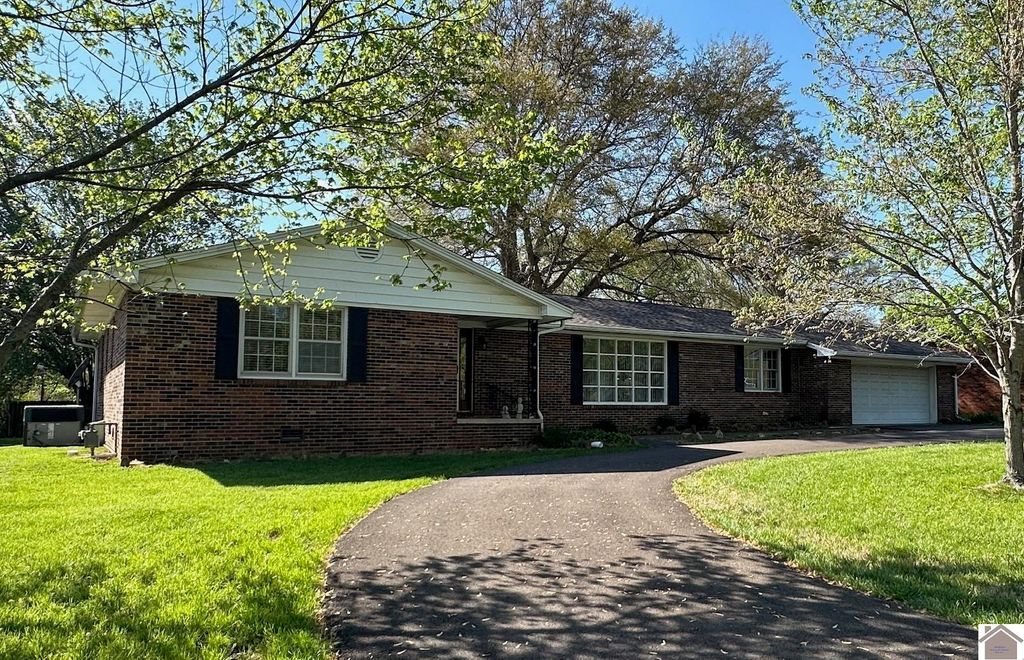 1506 London Drive, Murray, KY 42071