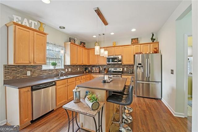 498 Highlands Loop, Woodstock, GA 30188