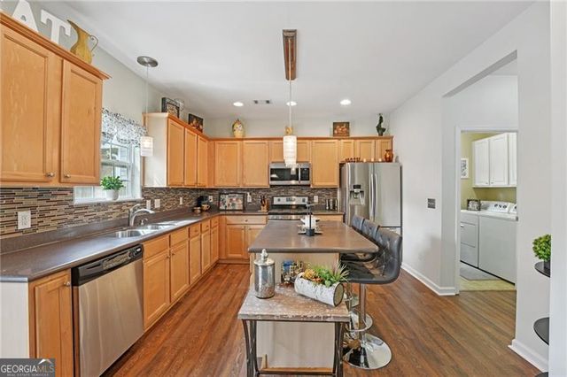 498 Highlands Loop, Woodstock, GA 30188