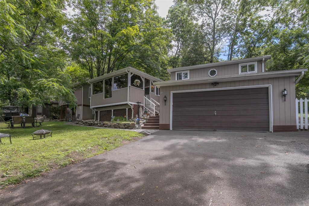 17 Northside Lane, Greenwood Lake, NY 10925