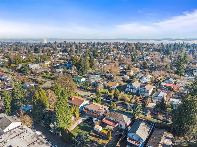 8829 20th Avenue SW, Seattle, WA 98106