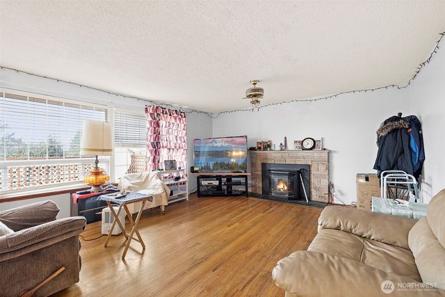 8829 20th Avenue SW, Seattle, WA 98106