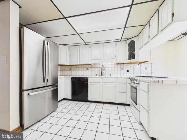 459 E BURKE ST, Martinsburg, WV 25404
