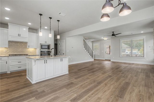 2103 N Chanae Street, Siloam Springs, AR 72761