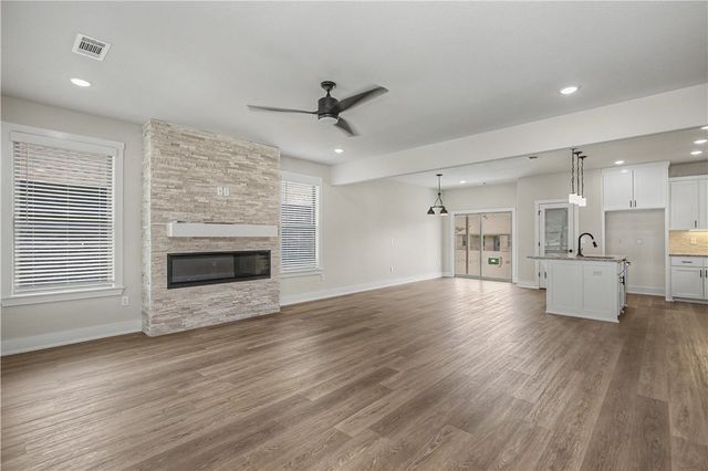 2103 N Chanae Street, Siloam Springs, AR 72761