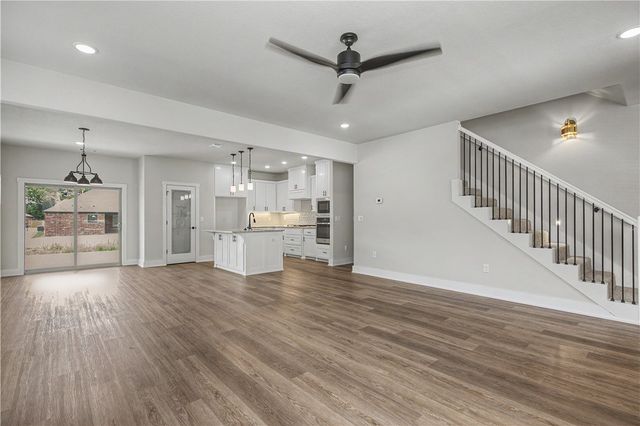 2103 N Chanae Street, Siloam Springs, AR 72761