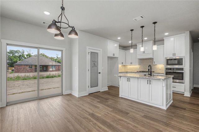 2103 N Chanae Street, Siloam Springs, AR 72761