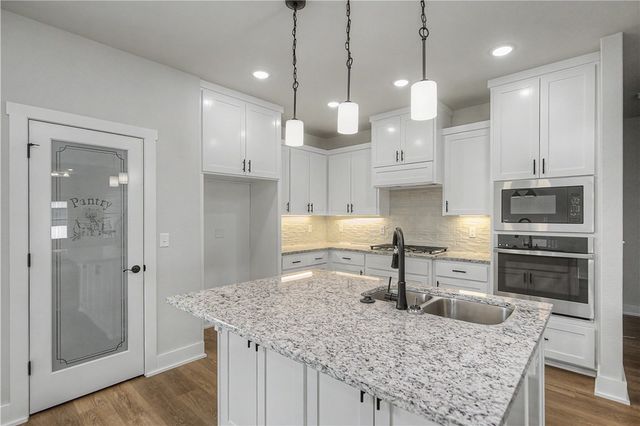 2103 N Chanae Street, Siloam Springs, AR 72761