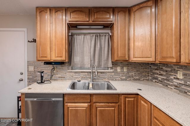 7220 E 20th Avenue, Anchorage, AK 99504