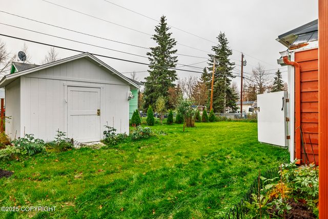 7220 E 20th Avenue, Anchorage, AK 99504