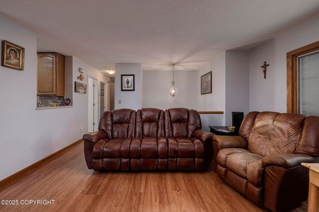 7220 E 20th Avenue, Anchorage, AK 99504