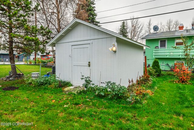 7220 E 20th Avenue, Anchorage, AK 99504