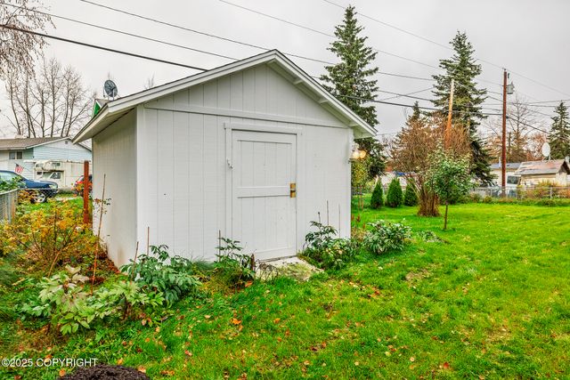 7220 E 20th Avenue, Anchorage, AK 99504