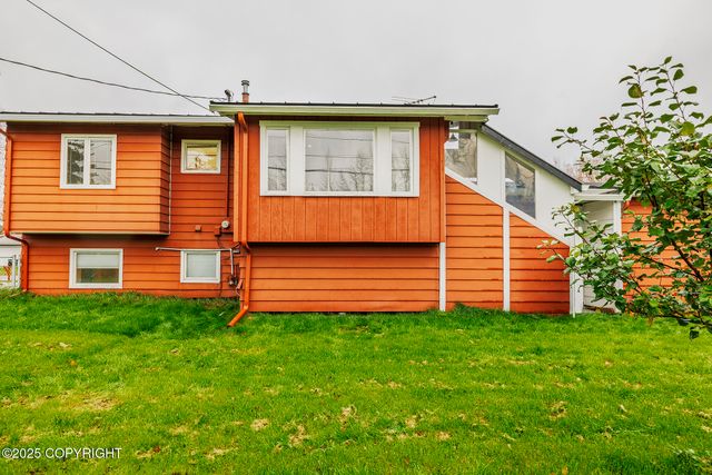 7220 E 20th Avenue, Anchorage, AK 99504