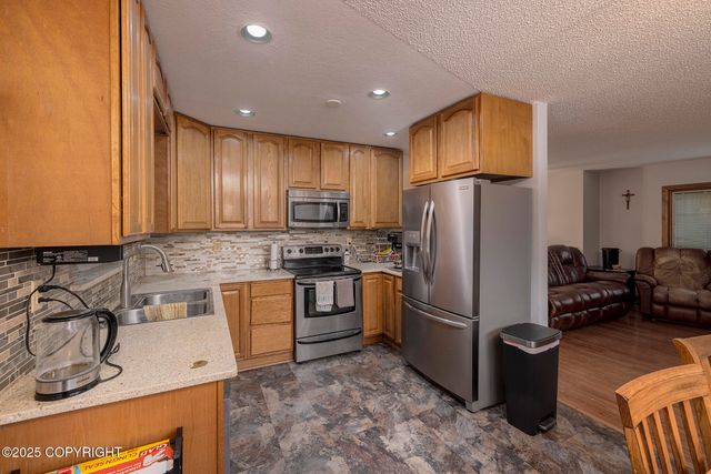 7220 E 20th Avenue, Anchorage, AK 99504