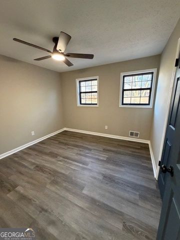 145 S Meadowcliff Circle, Carrollton, GA 30116