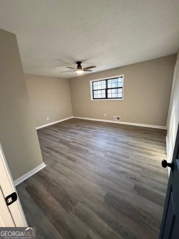 145 S Meadowcliff Circle, Carrollton, GA 30116