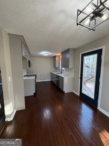 145 S Meadowcliff Circle, Carrollton, GA 30116