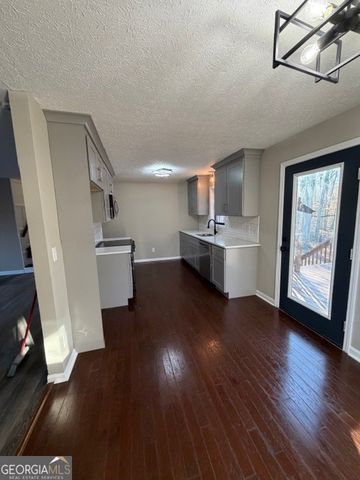 145 S Meadowcliff Circle, Carrollton, GA 30116