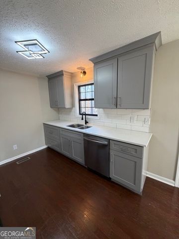 145 S Meadowcliff Circle, Carrollton, GA 30116