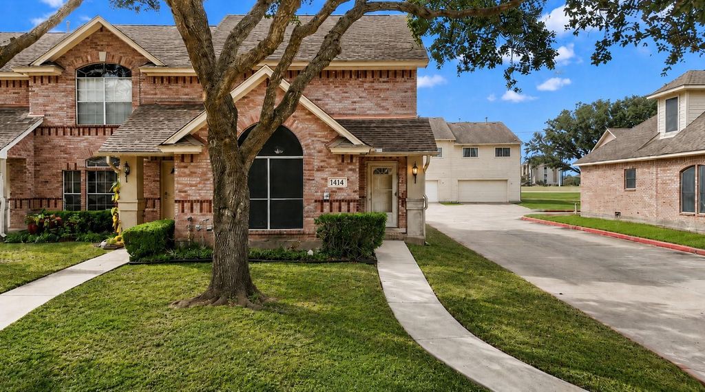 1414 Cypress Cove Street, La Porte, TX 77571
