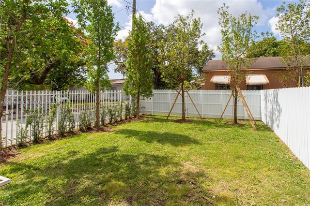 1252 NW 39th St 1252, Miami, FL 33142