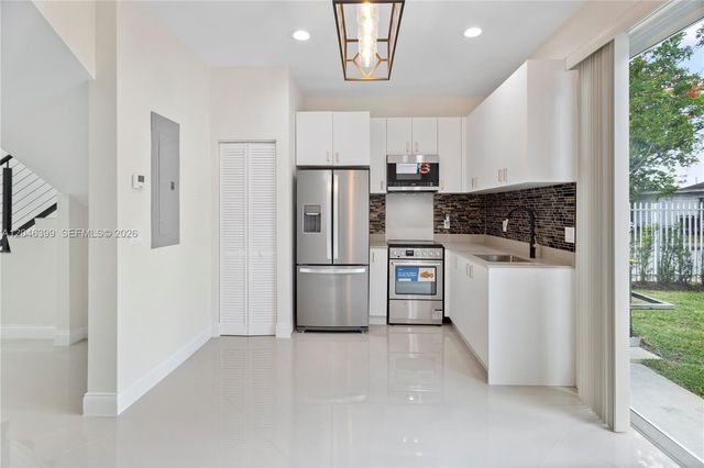 1252 NW 39th St 1252, Miami, FL 33142
