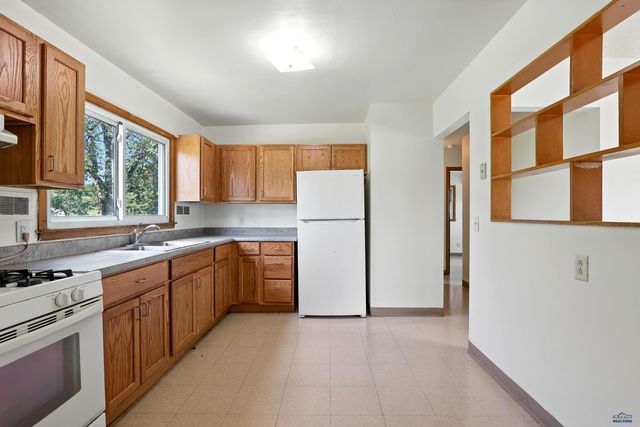 3209 LYNNWOOD AVE, Rapid City, SD 57701