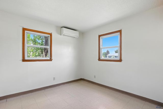 3209 LYNNWOOD AVE, Rapid City, SD 57701