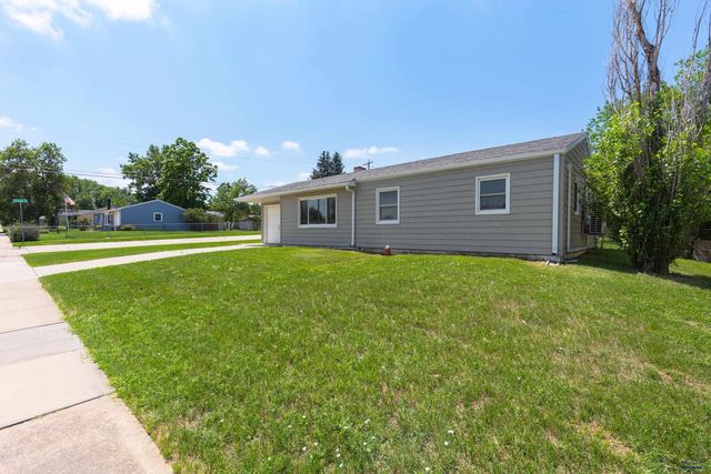 3209 LYNNWOOD AVE, Rapid City, SD 57701
