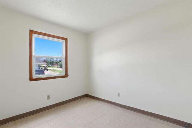 3209 LYNNWOOD AVE, Rapid City, SD 57701